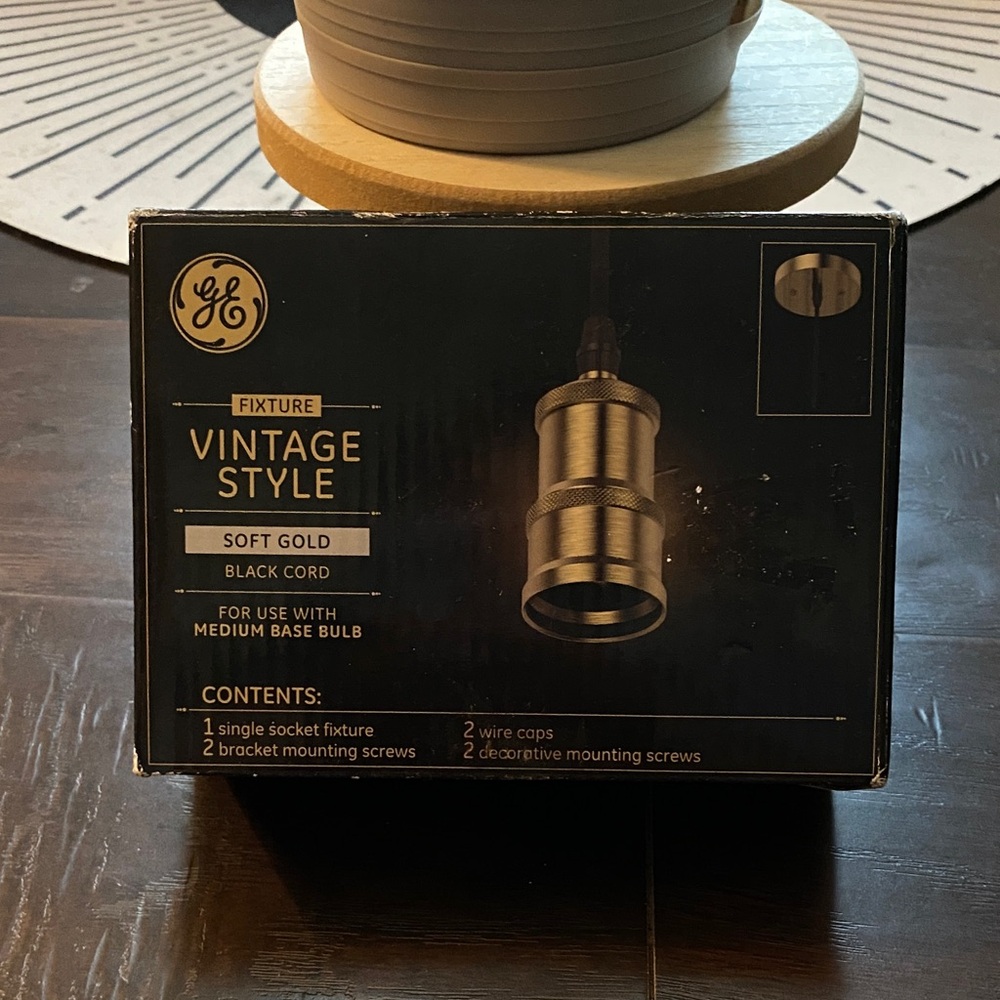 Vintage Style Fixture in Soft Gold
